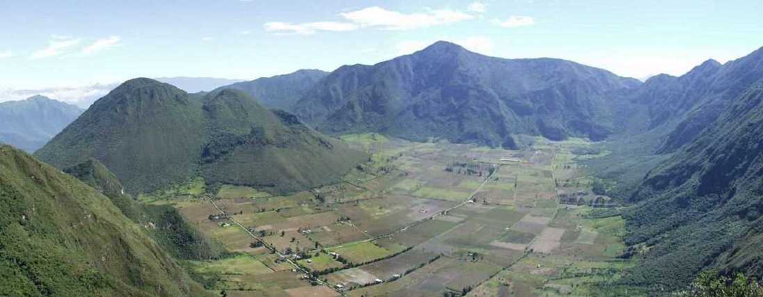 der Vulkan Pululahua, fruchtbares Land in seiner Caldera
