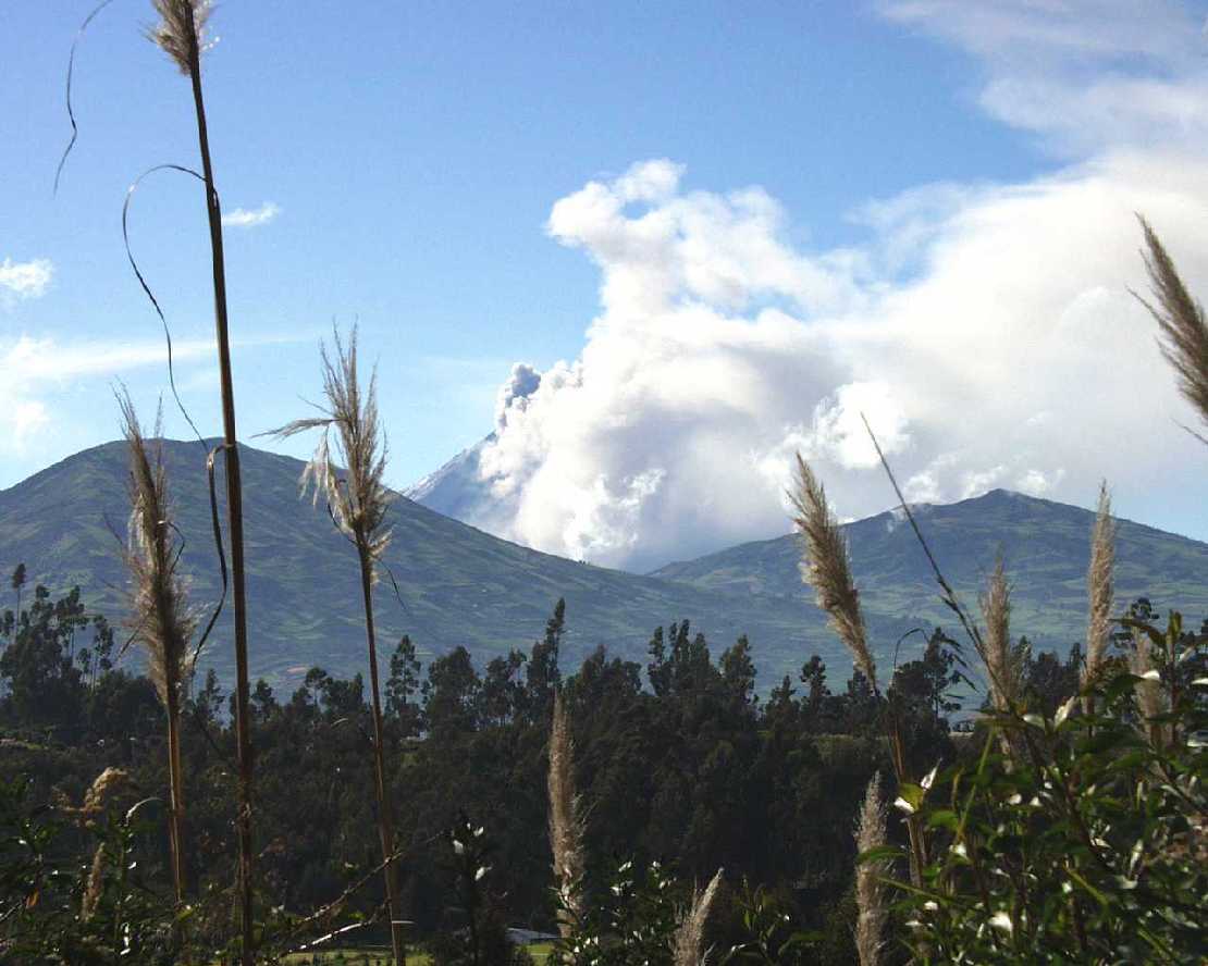 Der ausbrechene Vulkan Tungurahua