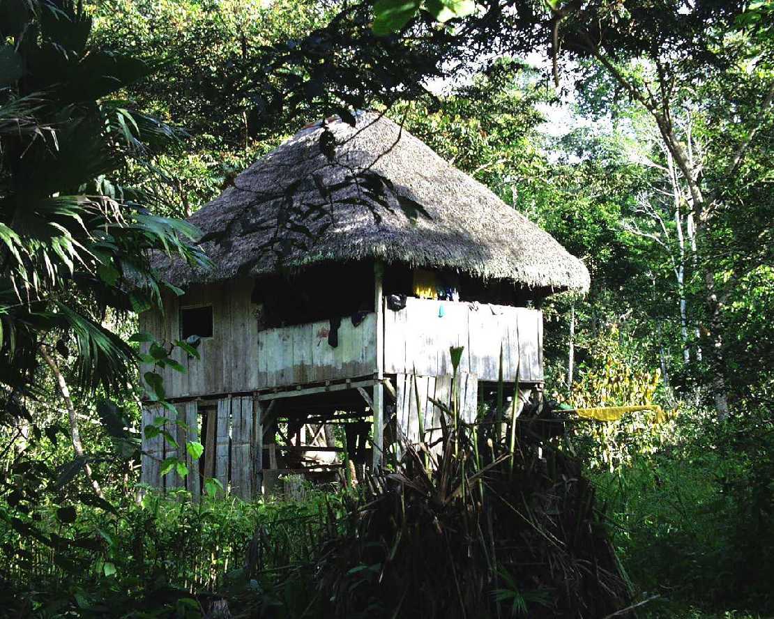 Huaorani am Rio Napo im Amazonas