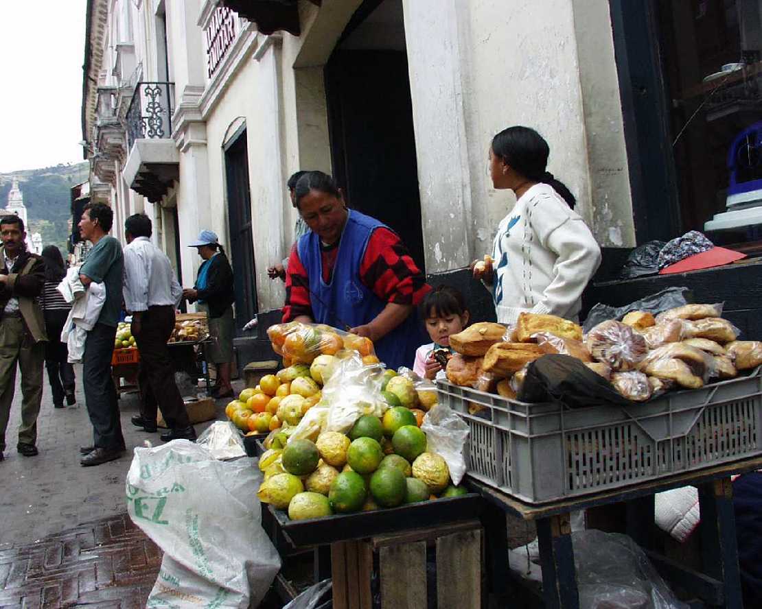 Quito die beiden Straenruber am Bauernmarkt